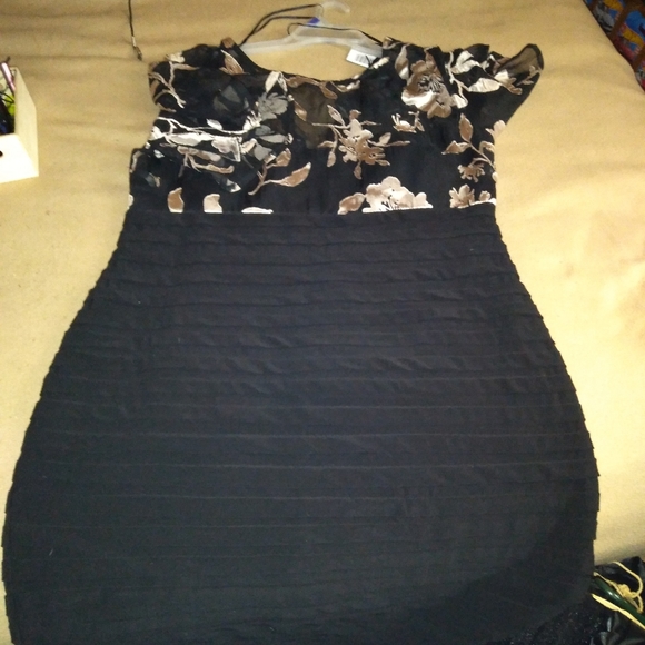 Dress - Picture 3 of 5